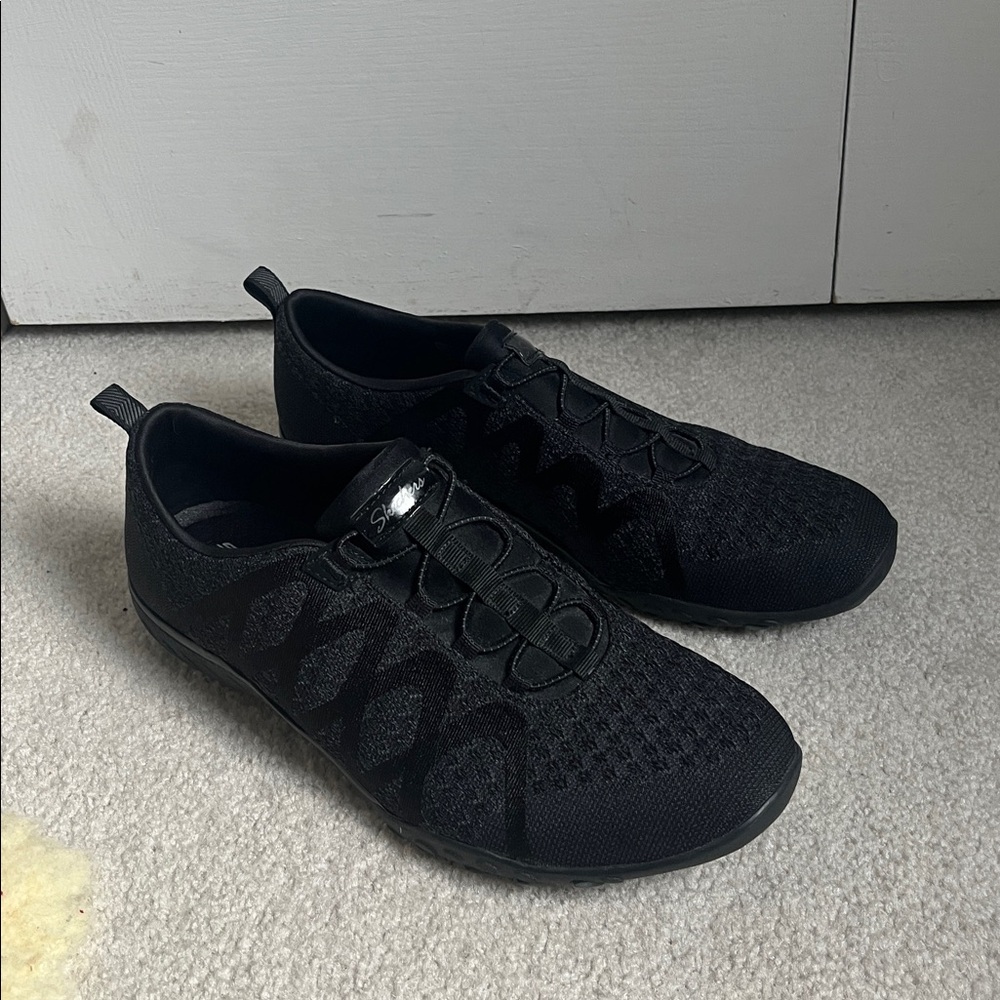 Sketchers air cooled memory foam sneakers relaxed fit NWOT size 11 EU 41